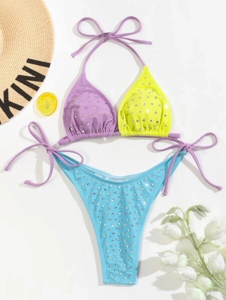 Μαγιό σε δύο μέρη με διακοσμητικές πέτρες