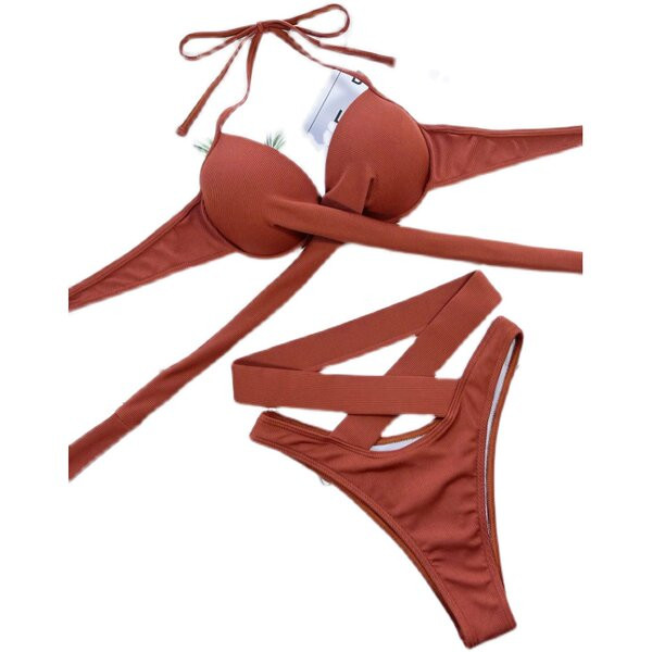 Női fürdőruha két részből áll