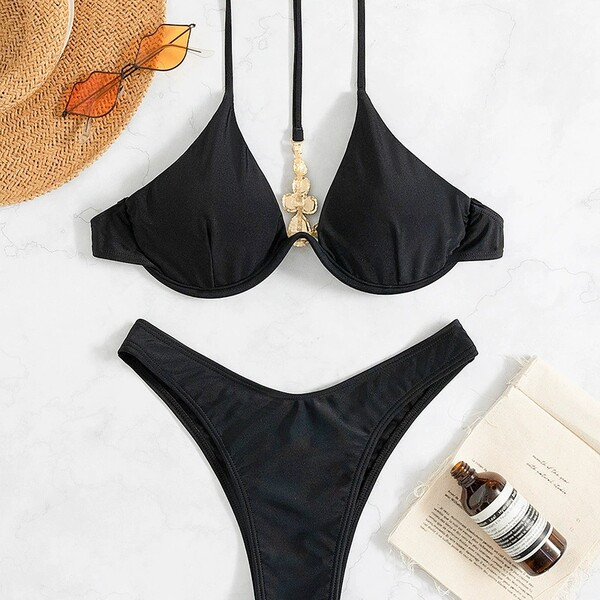 Moodne naiste ujumistrikoo kolmnurkse ülaosaga - kaheosaline