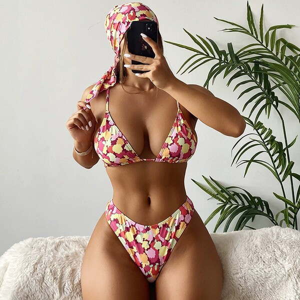 Uue mudeli värvimustriga naiste ujumistrikoo