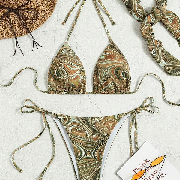 Naiste kaheosaline, sillerdavates värvides väljalõigatud ujumistrikoo