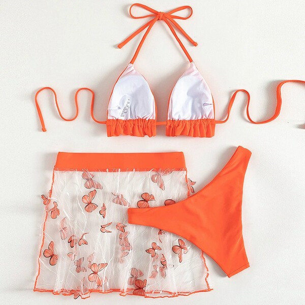 Nyáron divatos fürdőruha nyakkendővel és fürtökkel