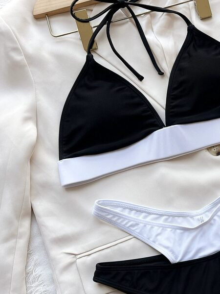 Új modell női öltöny nyakkendővel fekete színben