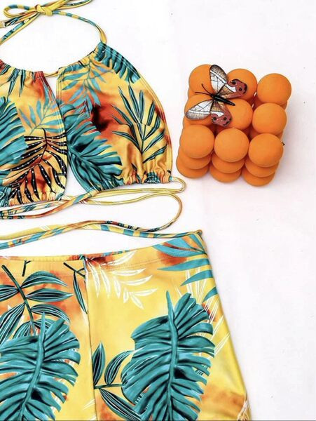 Γυναικείο μαγιό σε δύο μέρη με απλικέ και κορδόνια