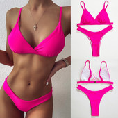 Kétrészes női fürdőruha új modellje vékony pántokkal és fém rögzítéssel