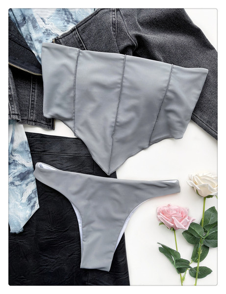 Kétrészes, párnázott fürdőruha új modellje