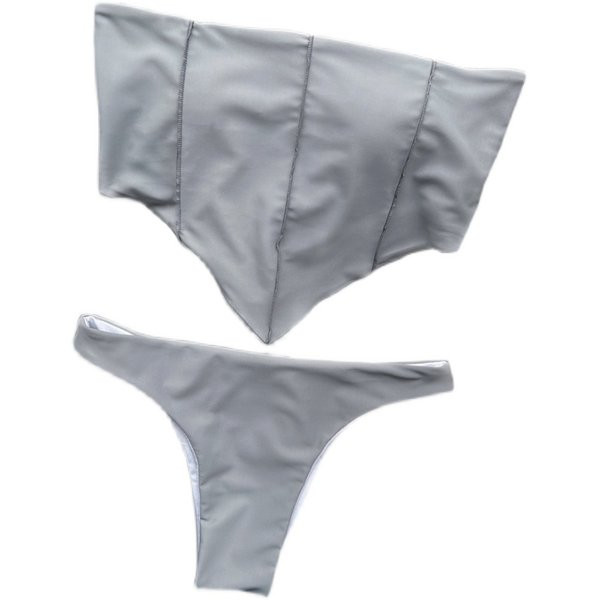 Kétrészes, párnázott fürdőruha új modellje