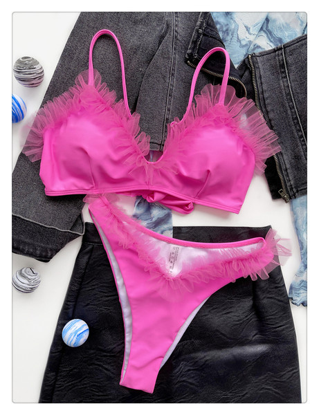 Moodne naiste ujumistrikoo roosa tülliga