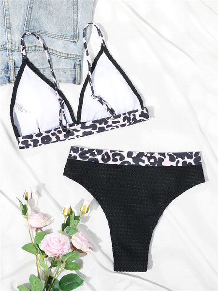 Moodne naiste ujumistrikoo õhukeste rihmadega - musta värvi