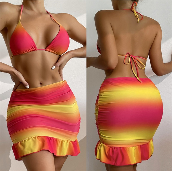 Naiste sillerdavates värvides rannakomplekt - ujumistrikoo ja lokkidega seelik