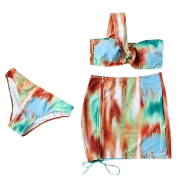 Naiste moodne kolmes värvitoonis värvimustriga ujumistrikoo