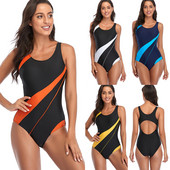 Egy egész női fürdőruha kivágásokkal