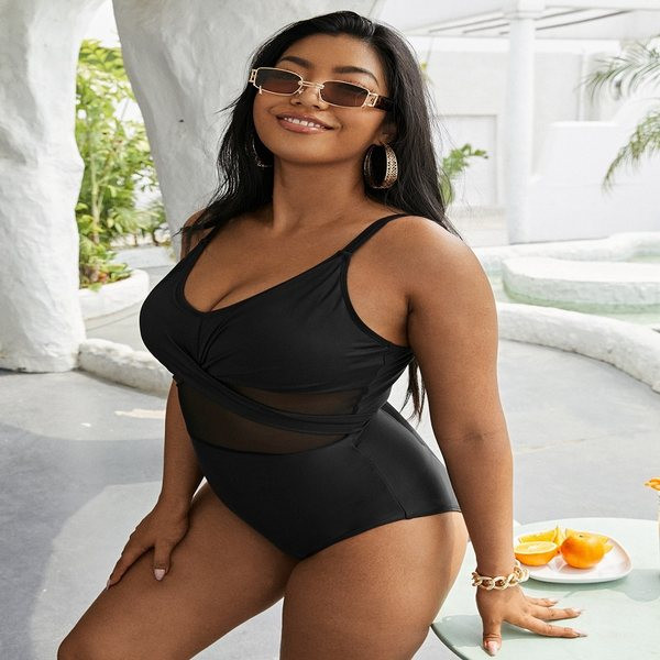 Täielik musta värvi ujumistrikoo võrkosaga