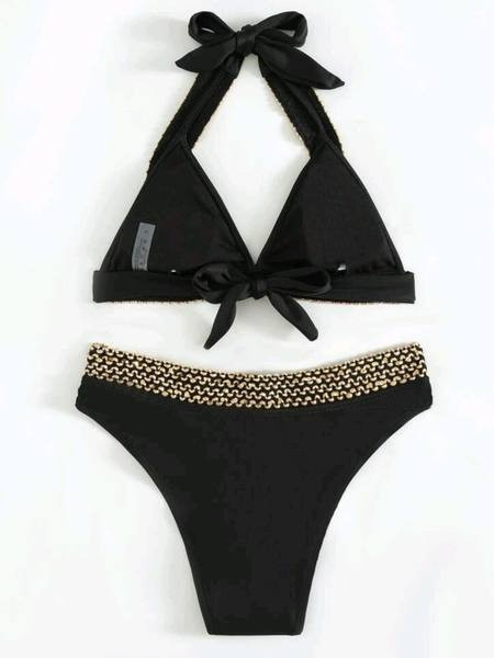 Kétrészes női fürdőruha hímzéssel és nyakkendővel