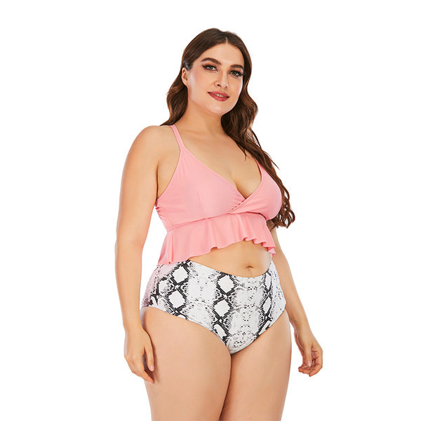 Γυναικείο μαγιό σε δύο μέρη με animal print και λαιμόκοψη spitz