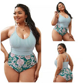 Női teljes fürdőruha rátéttel és keresztpántokkal a hátán