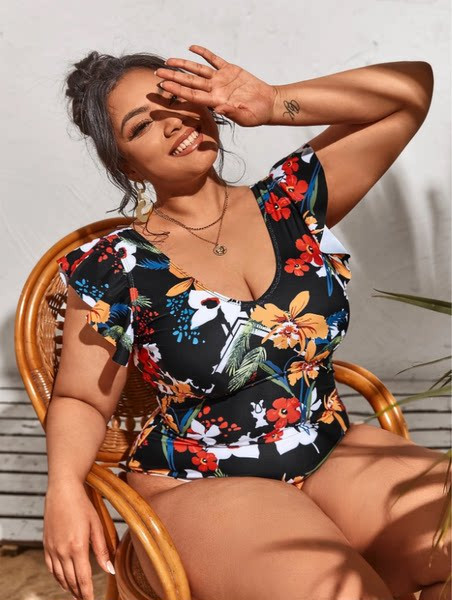 Naiste täisujumistrikoo lillemotiivide ja lokkidega