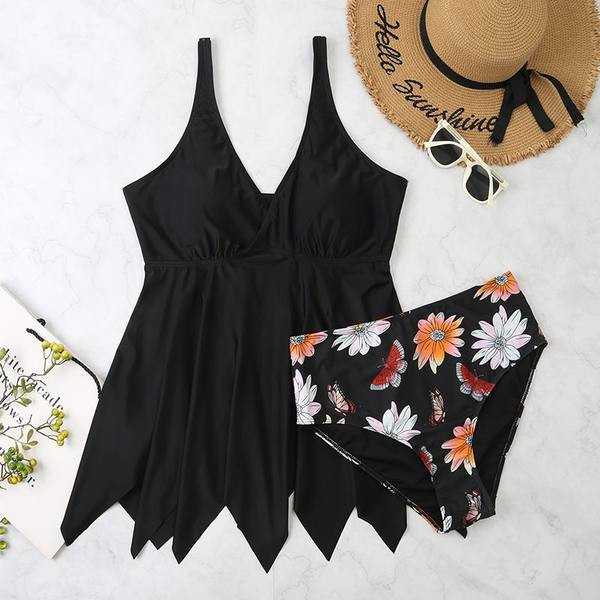 Kétrészes női fürdőruha virágos motívumokkal, V-nyakkal