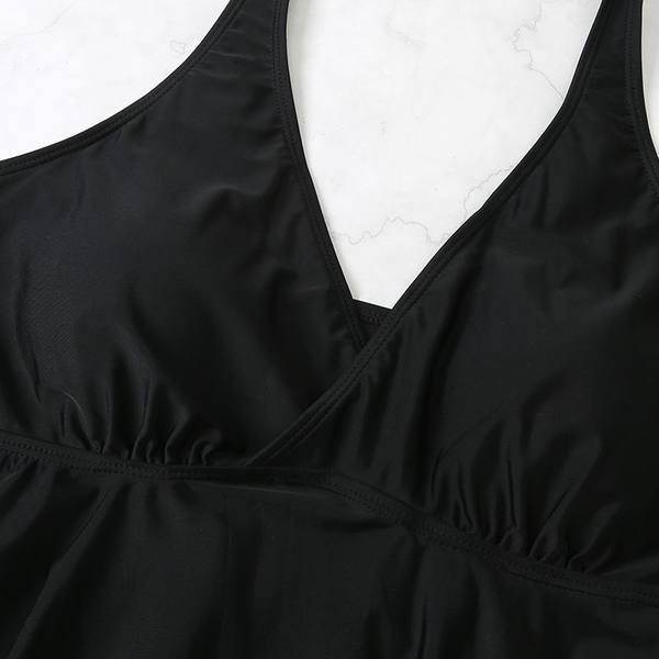 Kétrészes női fürdőruha virágos motívumokkal, V-nyakkal