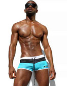 Meeste lipsudega ujumistrikoo ja tikitud kiri uus mudel