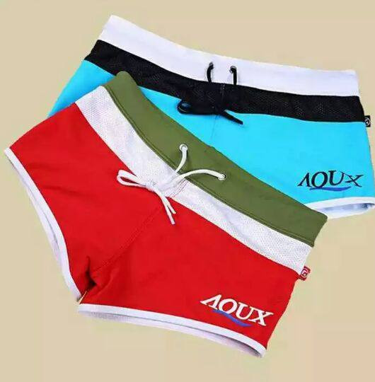 Meeste lipsudega ujumistrikoo ja tikitud kiri uus mudel