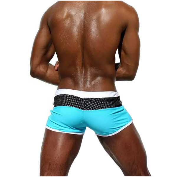 Meeste lipsudega ujumistrikoo ja tikitud kiri uus mudel