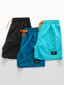 Strandra alkalmas rövidnadrág nyakkendővel és emblémával - férfiaknak