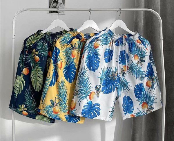 Meeste värvilised lipsudega lühikesed püksid – mitut värvi