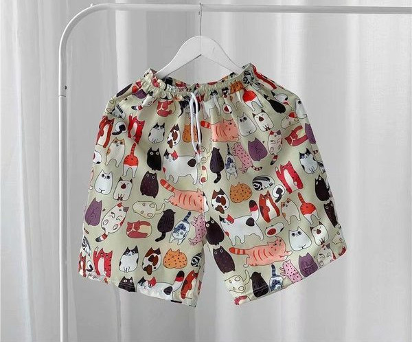 Meeste värvilised lipsudega lühikesed püksid – mitut värvi