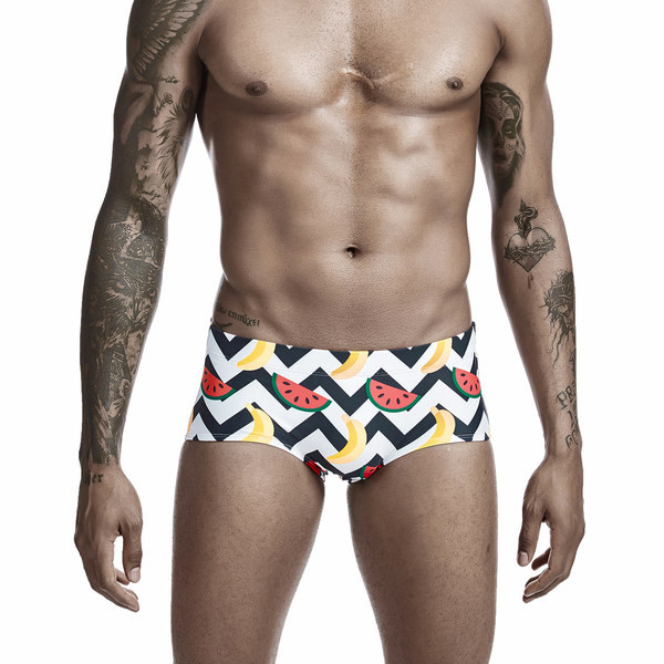 Moodsad aplikatsiooni ja pealdisega meeste ujumisriided