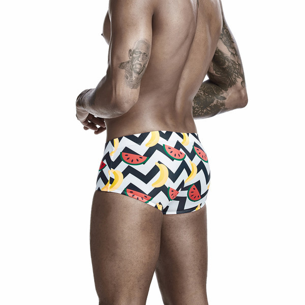 Moodsad aplikatsiooni ja pealdisega meeste ujumisriided