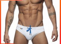 Meeste kiirelt kuivav lipsudega ujumistrikoo