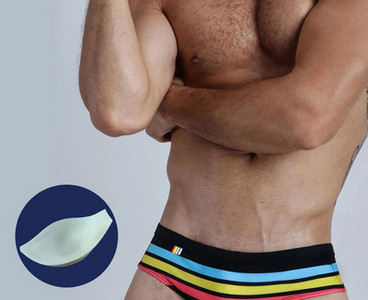 Kiiresti kuivavast kangast ujumistrikoo meestele