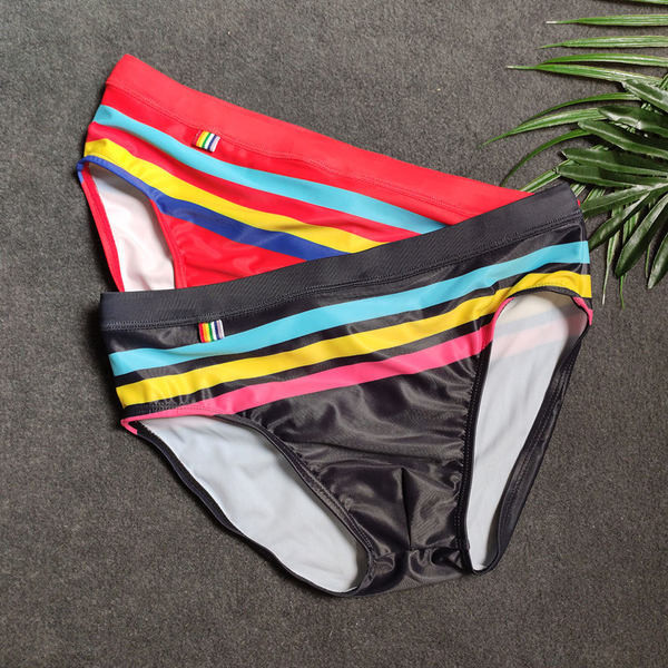 Kiiresti kuivavast kangast ujumistrikoo meestele