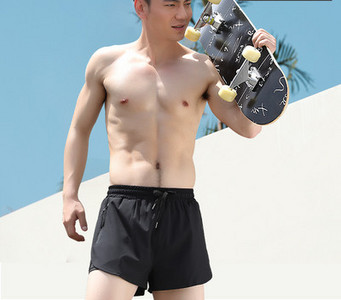 Meeste lühikesed lipsude ja lukuga taskutega rannapüksid