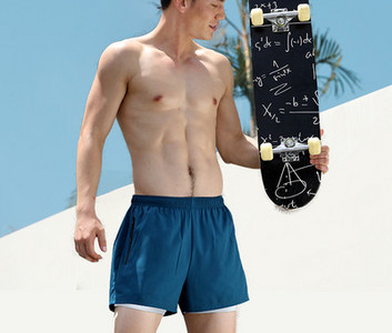 Meeste lühikesed lipsude ja lukuga taskutega rannapüksid