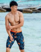 Uus meeste liibuvate rannapükste mudel kirjaga