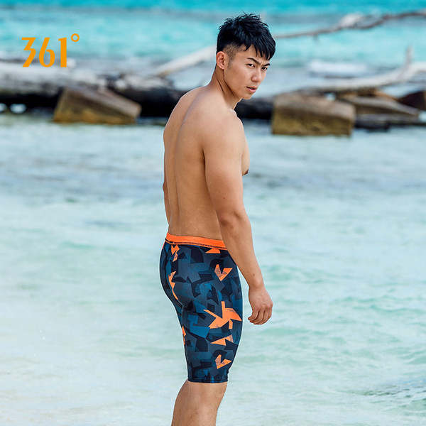 Uus meeste liibuvate rannapükste mudel kirjaga