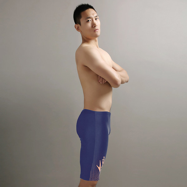 Uus pealdisega meeste ujumisriiete mudel