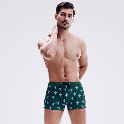 Aplikatsiooniga meeste ujumisriided - musta ja rohelist värvi