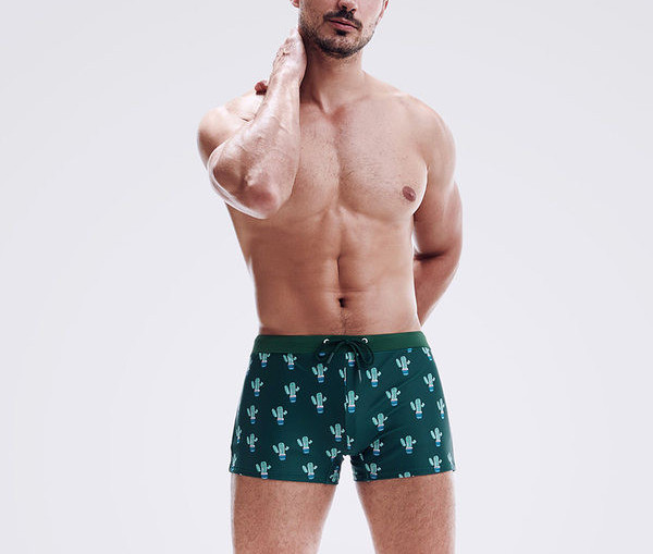 Aplikatsiooniga meeste ujumisriided - musta ja rohelist värvi