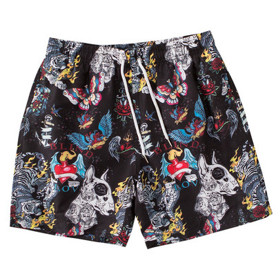 Bő férfi rövidnadrág rátéttel és nyakkendővel