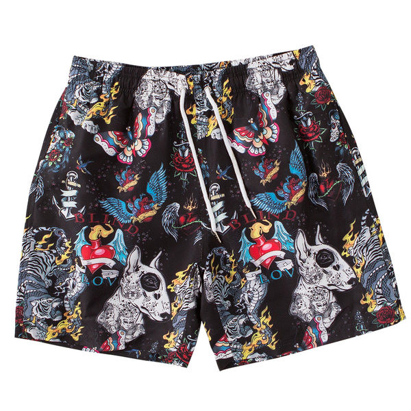 Bő férfi rövidnadrág rátéttel és nyakkendővel