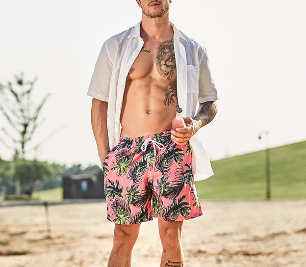 Meeste värvilised lipsude ja elastse vöökohaga lühikesed püksid