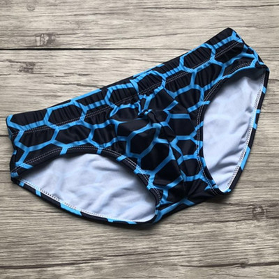 Lipsude ja värvilise aplikatsiooniga meeste ujumisriided