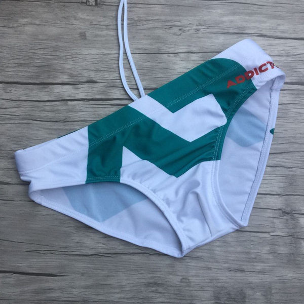 Lipsude ja värvilise aplikatsiooniga meeste ujumisriided