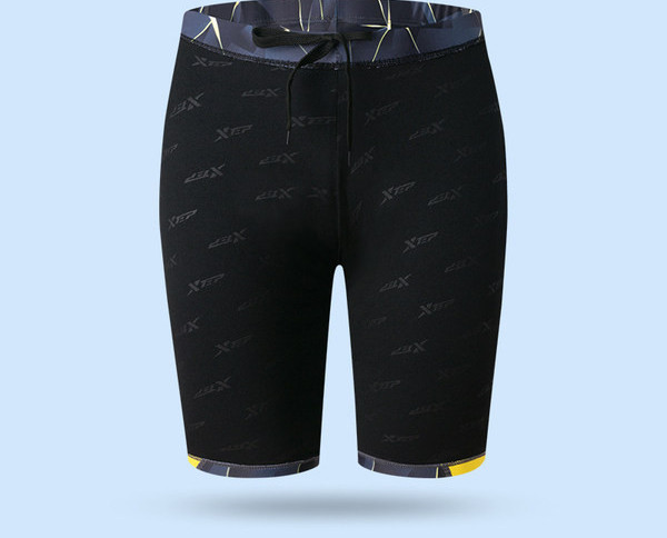 Kiiresti kuivav mustriga ujumistrikoo meestele