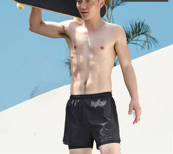 Meeste ujumispüksid erinevates värvides