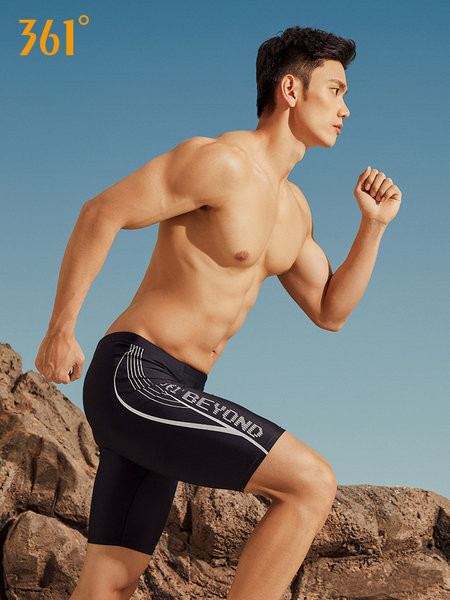 Moodsad pealdisega meeste ujumisriided