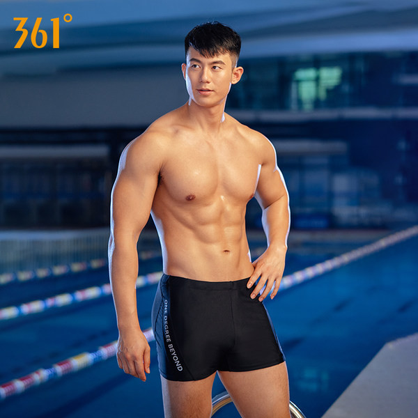 Kiirelt kuivavast kangast ujumistrikoo uus mudel kirjaga